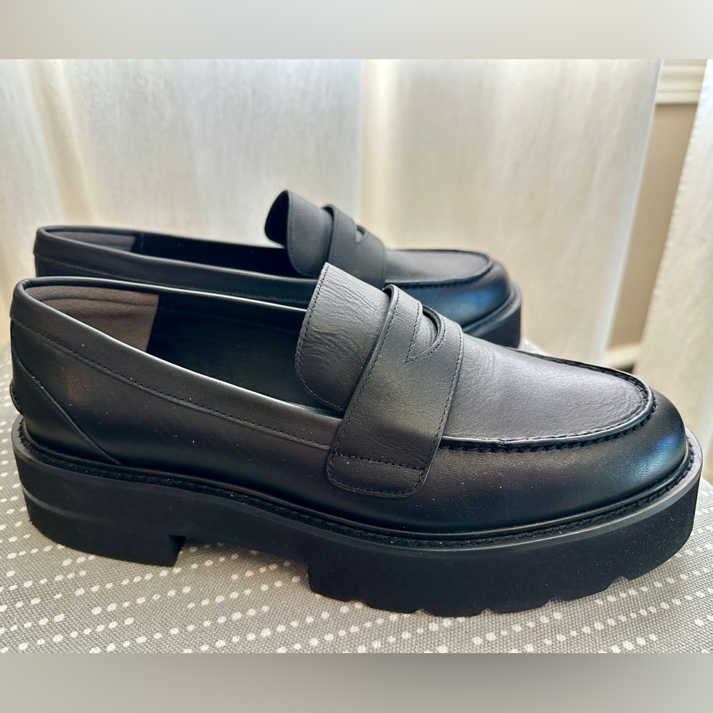 Stuart Weitzman leather Ultralift platform loafer in black. Size US 9.5.